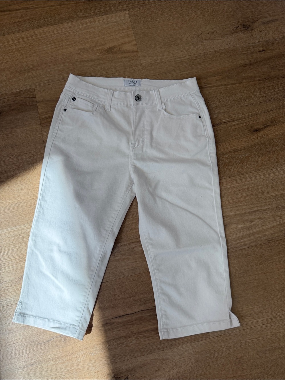 Curve Appeal Women's White Cropped Capris